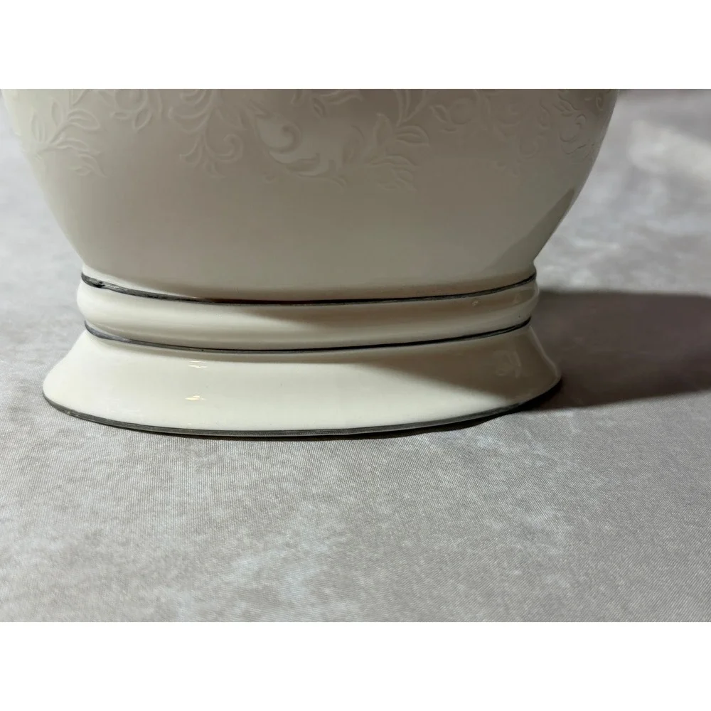 Hotel Collection Porcelain Bathroom Vanity Toothbrush‎ Holder Embossed Silver